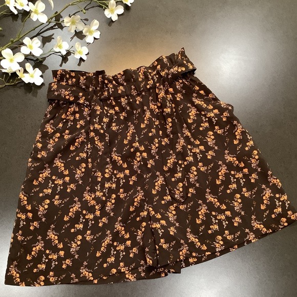 Jachs Girlfriend Floral Paper Bag High Waist Pull On Culotte Shorts NWT - Picture 8 of 16